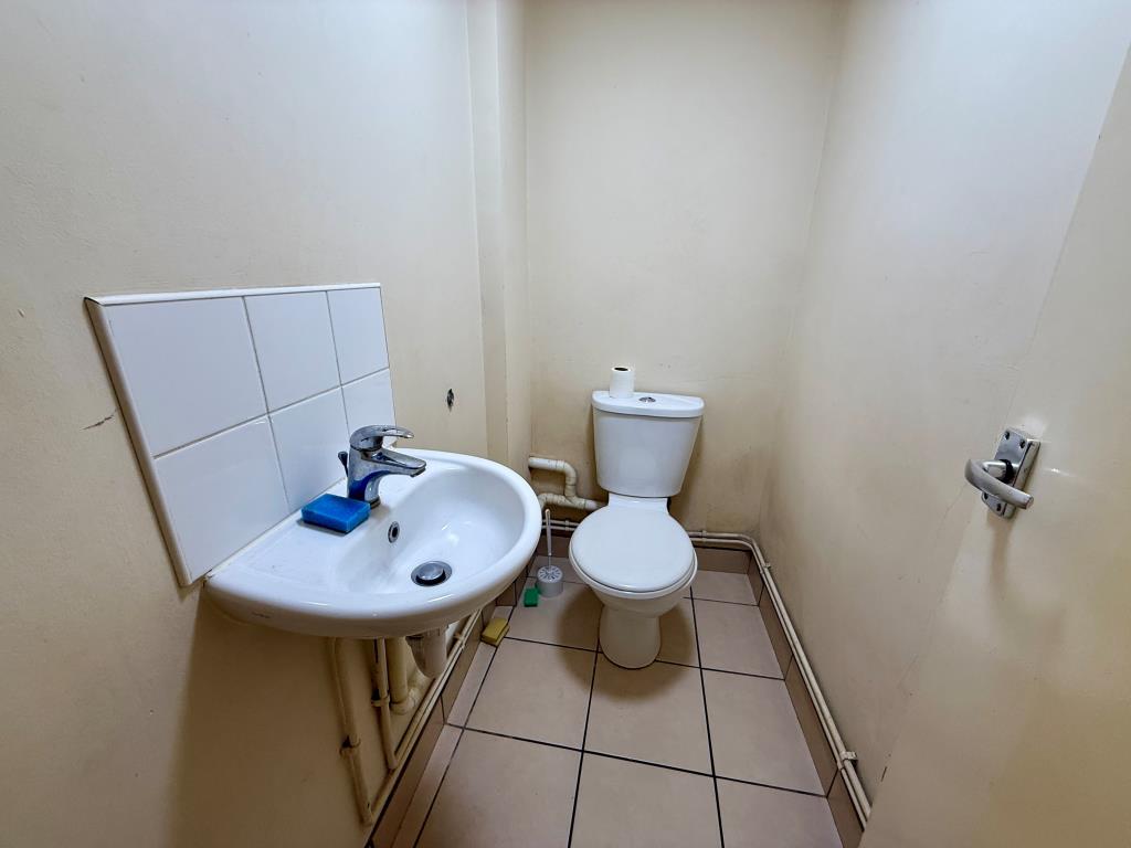 Lot: 151 - TERRACE HOUSE FOR IMPROVEMENT - W.C.